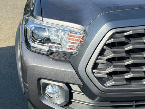 Used 2021 Toyota Tacoma TRD Off-Road w/ Technology Package AWD/4WD image 14