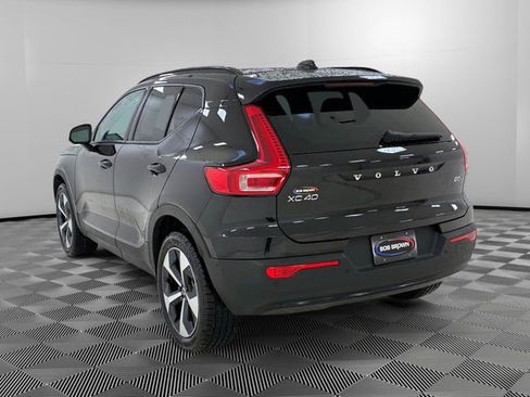 Used 2024 Volvo XC40 B5 Plus AWD/4WD image 3