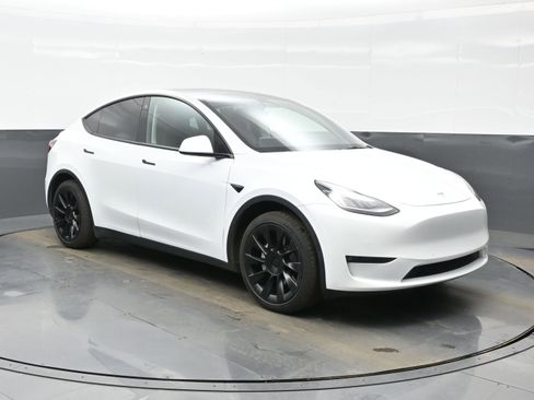 Used 2021 Tesla Model Y 2WD image 8