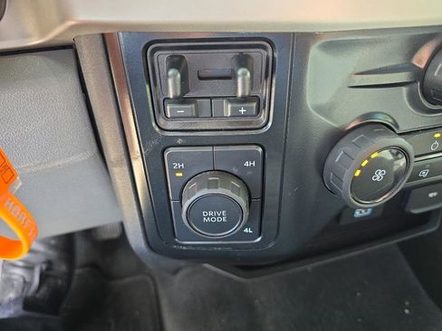 Used 2024 Ford F250 XLT AWD/4WD image 32