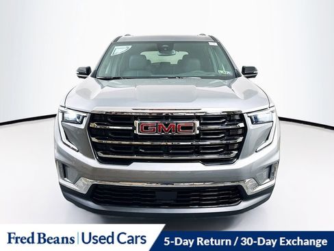 Used 2025 GMC Acadia Elevation w/ Elevation Premium Package AWD/4WD image 2