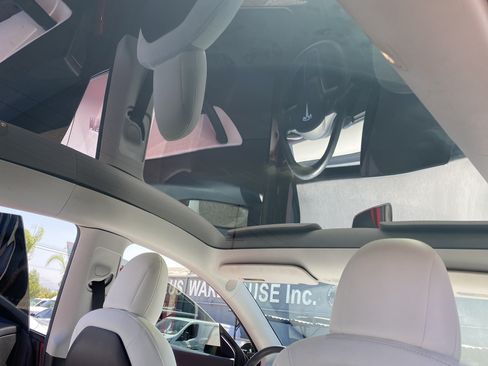 Used 2021 Tesla Model Y Long Range AWD/4WD image 21