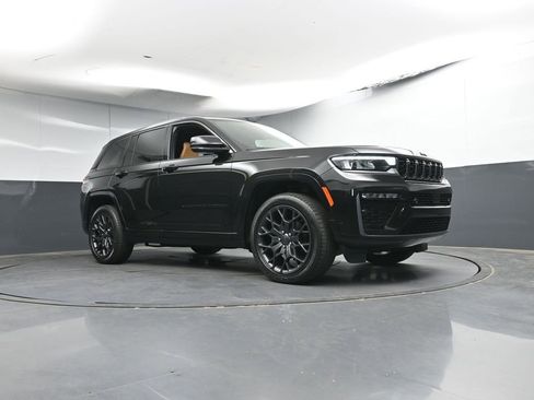 Used 2026 Jeep Grand Cherokee Summit w/ Obsidian Package AWD/4WD image 30