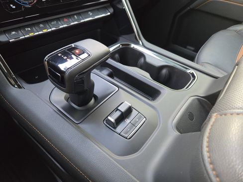 Used 2024 GMC Sierra 1500 AT4 w/ Technology Package AWD/4WD image 23