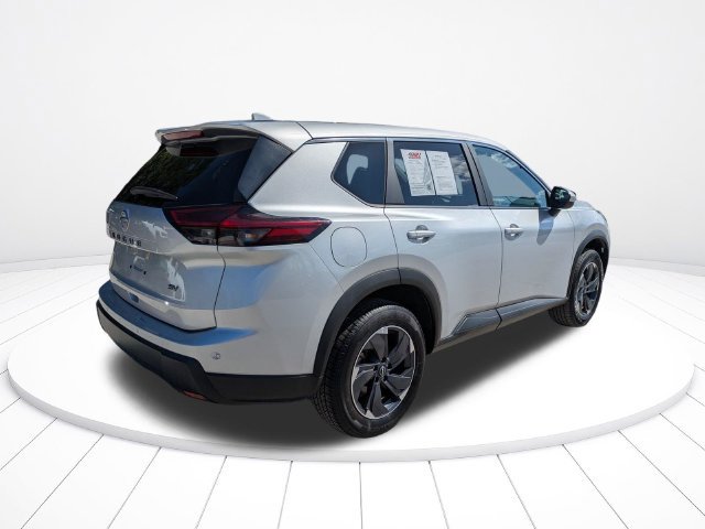 Used 2024 Nissan Rogue SV FWD image 4