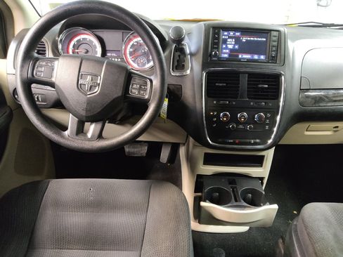 Used 2018 Dodge Grand Caravan SE w/ UConnect Hands-Free Group FWD image 22