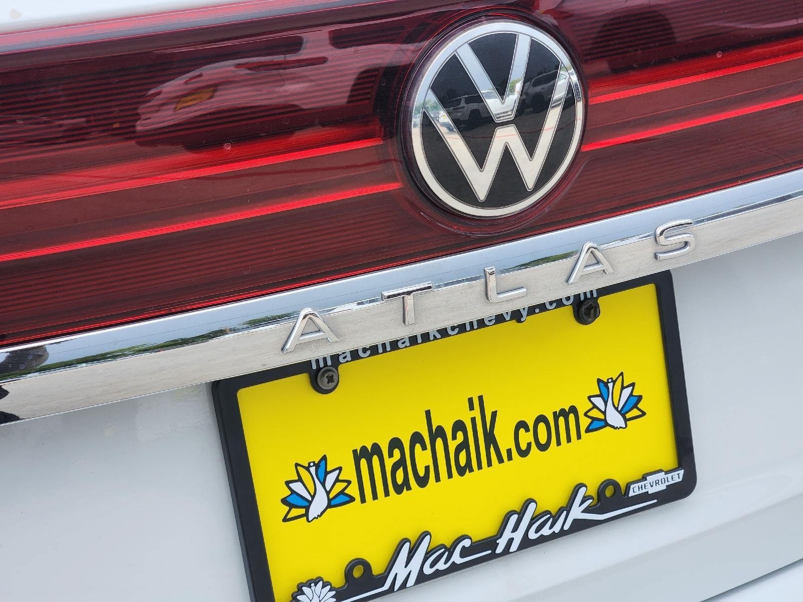 Used 2024 Volkswagen Atlas SE w/ Black Wheel Package FWD image 12