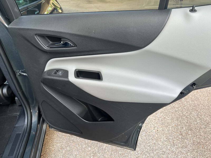 Used 2018 Chevrolet Equinox LS AWD/4WD image 30