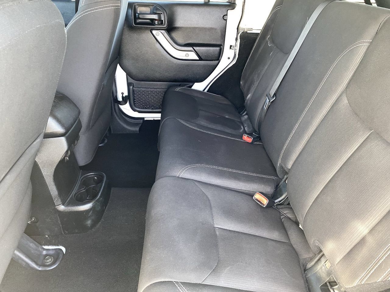 Used 2018 Jeep Wrangler Unlimited Sahara AWD/4WD image 14