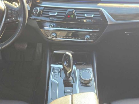 Used 2018 BMW 530i w/ Premium Package image 13