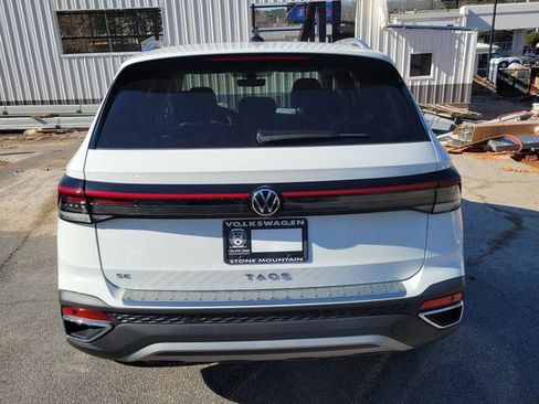 New 2026 Volkswagen Taos SE FWD image 5