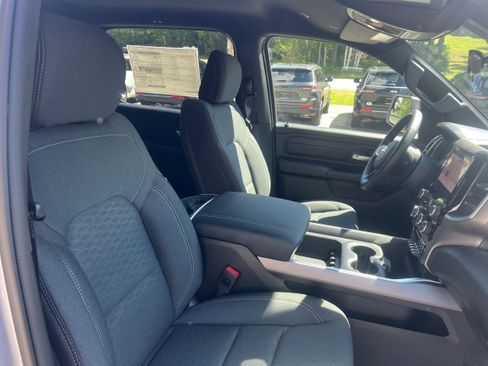 New 2026 RAM 1500 Express AWD/4WD image 17