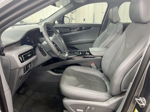 Used 2023 Lincoln Nautilus Reserve AWD/4WD image 21