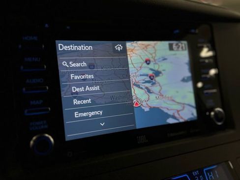 Used 2019 Toyota Sienna SE Premium w/ Carpet Mat Package image 31