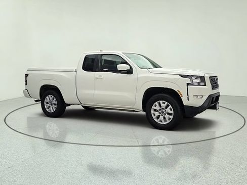 Used 2023 Nissan Frontier SV w/ SV Convenience Package AWD/4WD image 2
