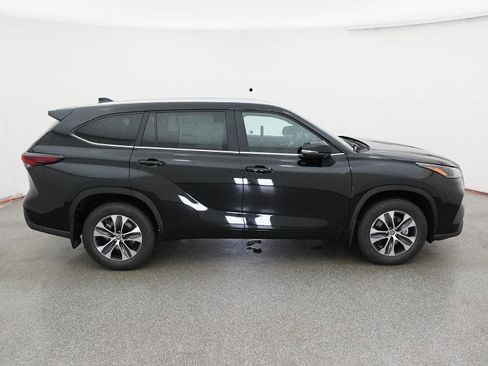 New 2026 Toyota Highlander XLE AWD/4WD image 2