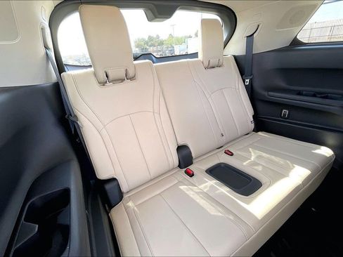 Certified 2025 INFINITI QX60 Luxe w/ Vision Package image 36