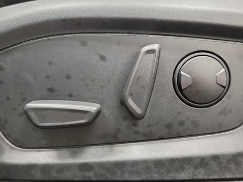 Used 2020 Ford Explorer XLT w/ Equipment Group 202A AWD/4WD image 21