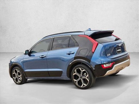 Used 2024 Kia Niro SX Touring image 8