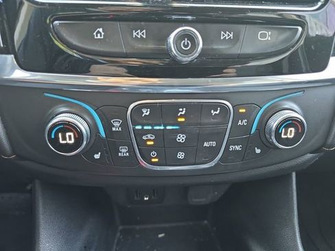 Used 2020 Chevrolet Traverse LT image 4