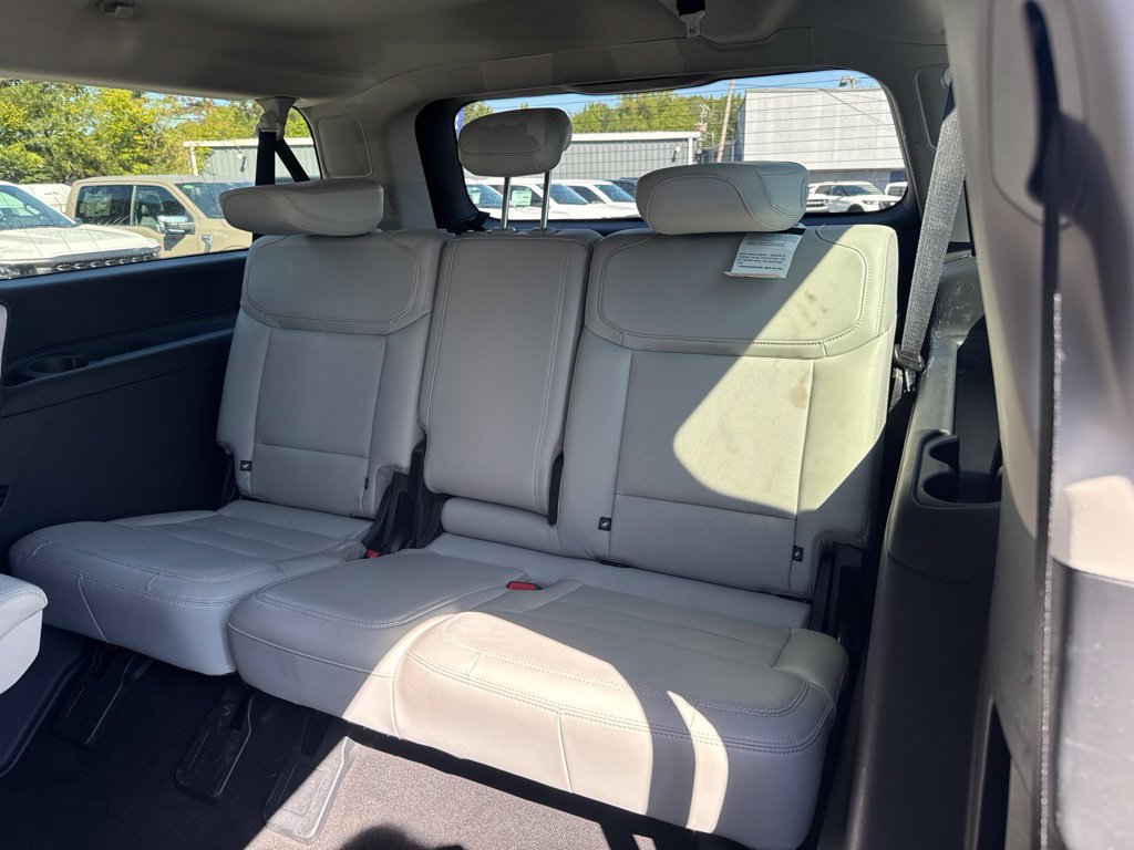 Used 2025 Ford Expedition Max Platinum w/ Driver's Package AWD/4WD image 11