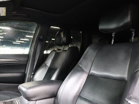 Used 2018 Jeep Grand Cherokee Altitude image 11