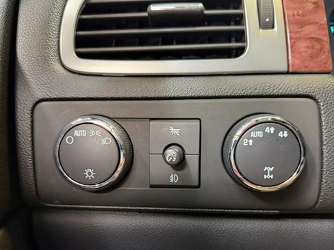 Used 2007 Chevrolet Suburban 2500 LT w/ LT Preferred Equipment Group AWD/4WD image 32