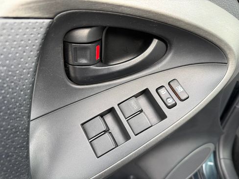 Used 2011 Toyota RAV4 4WD image 15