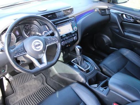 Used 2017 Nissan Rogue Sport SL w/ SL Premium Package image 2