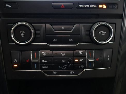 Used 2018 Ford Explorer XLT w/ Equipment Group 202A AWD/4WD image 54
