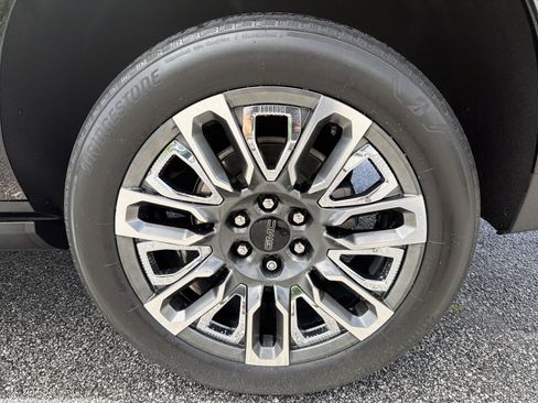 Used 2023 GMC Yukon XL Denali Ultimate AWD/4WD image 21