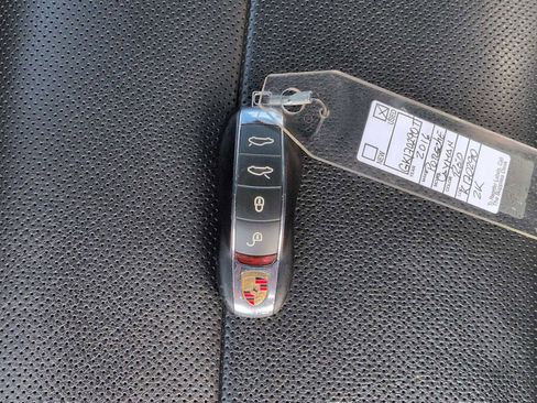 Used 2016 Porsche Cayman image 28