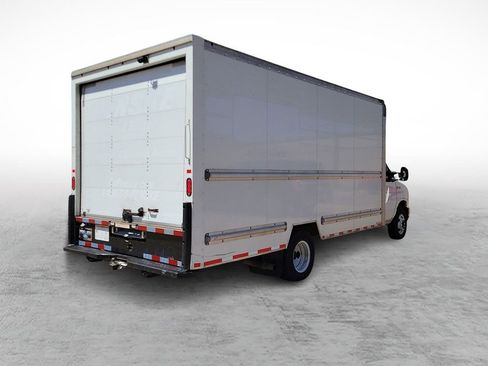 Used 2022 Ford E-350 and Econoline 350 Super Duty image 11