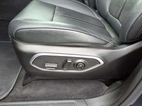 Used 2024 Jeep Wagoneer L Series II w/ Flexible Seating Group AWD/4WD image 19