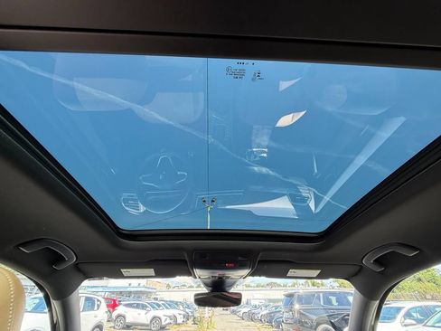 Used 2023 Volkswagen Tiguan SE w/ Panoramic Sunroof Package AWD/4WD image 25