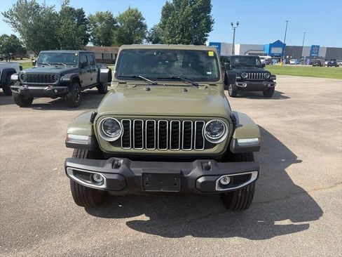 Used 2026 Jeep Wrangler Unlimited Sahara AWD/4WD image 9