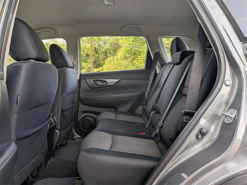 Used 2017 Nissan Rogue S image 9