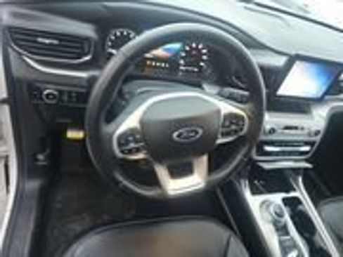 Used 2023 Ford Explorer XLT w/ Equipment Group 202A image 7