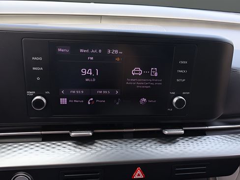 Used 2022 Kia Carnival LX FWD image 24