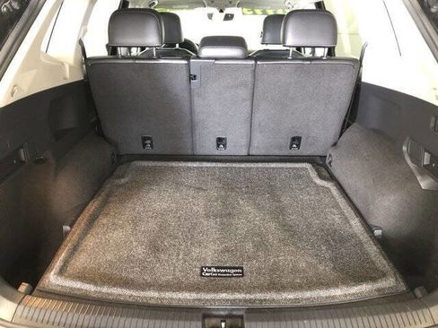 Used 2021 Volkswagen Tiguan SE w/ Panoramic Sunroof Package image 6