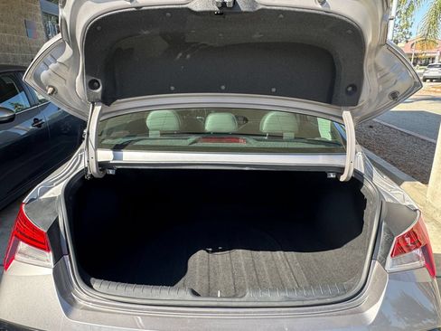 Used 2025 Hyundai Elantra Limited FWD image 34