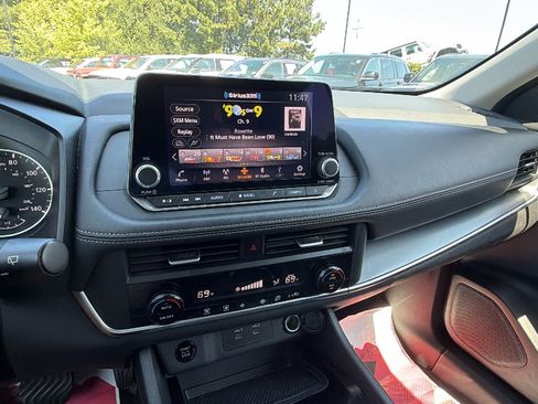 Used 2024 Nissan Rogue SV AWD/4WD image 31