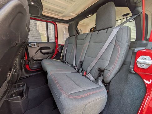 Used 2025 Jeep Wrangler Unlimited Rubicon w/ Convenience Group AWD/4WD image 25