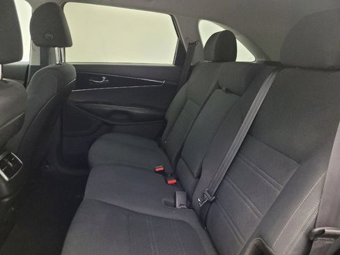 Used 2020 Kia Sorento AWD V6 image 18