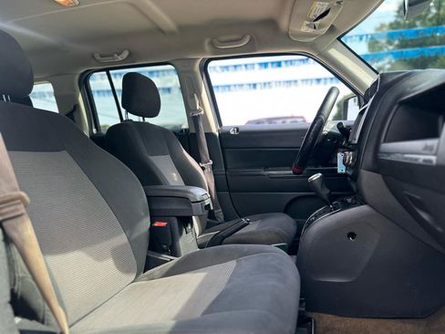 Used 2017 Jeep Patriot Latitude FWD image 17