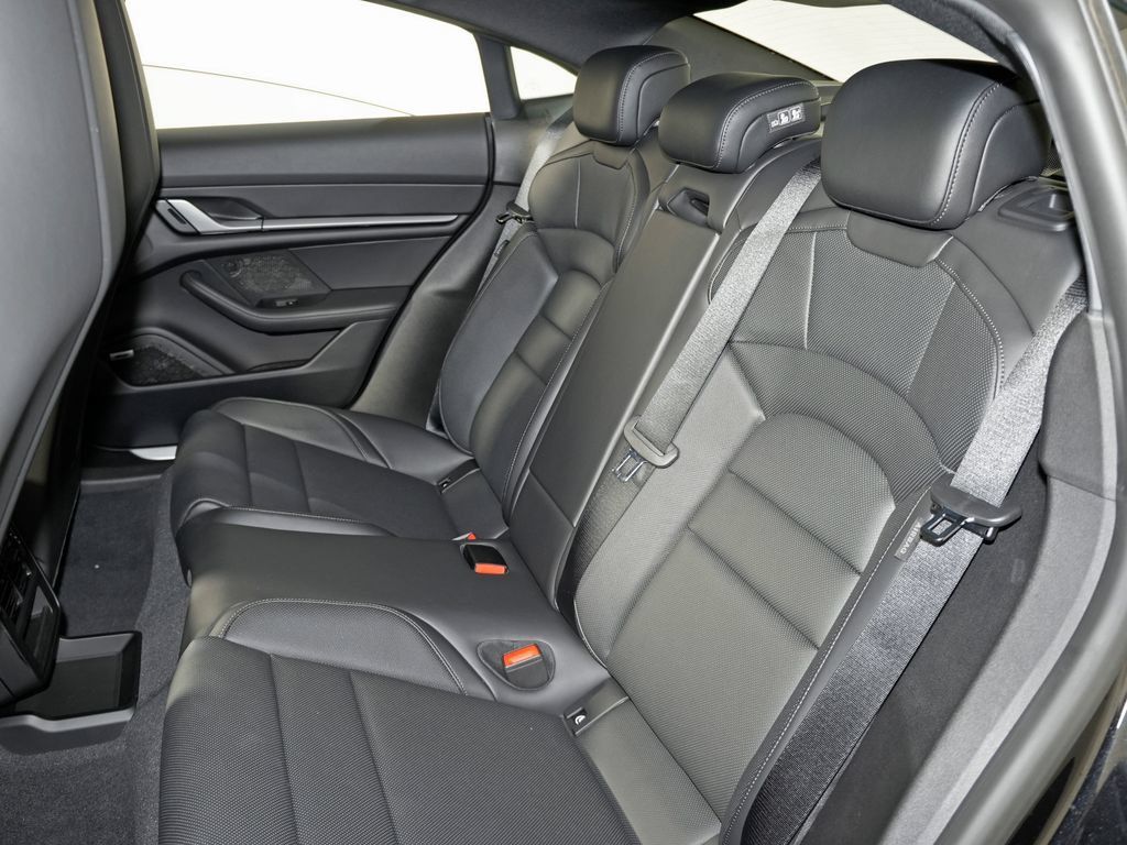 Used 2026 Porsche Taycan 4S AWD/4WD image 35
