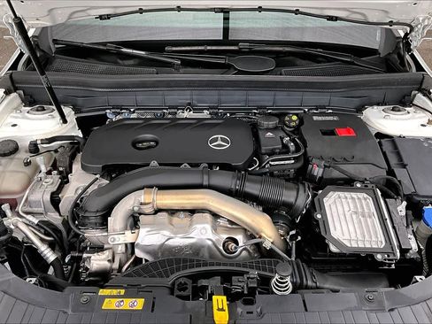 Used 2025 Mercedes-Benz GLB 250 image 32