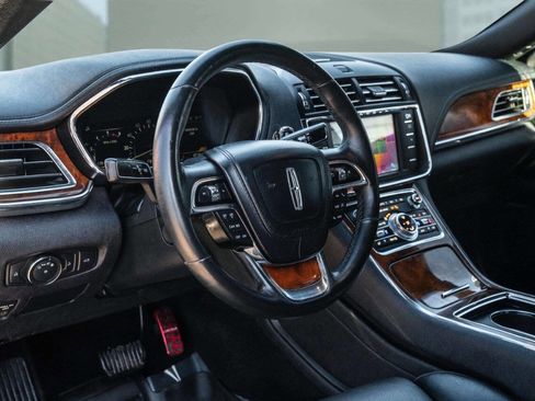 Used 2017 Lincoln Continental Reserve w/ Climate Package image 4