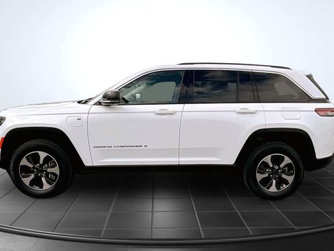 Used 2023 Jeep Grand Cherokee 4WD 4xe w/ Luxury Tech Group II image 3