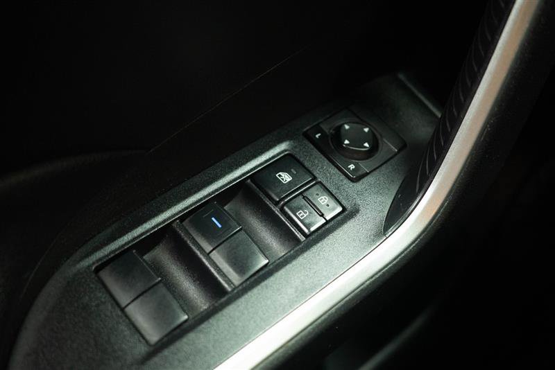 Used 2020 Toyota RAV4 XLE AWD/4WD image 28